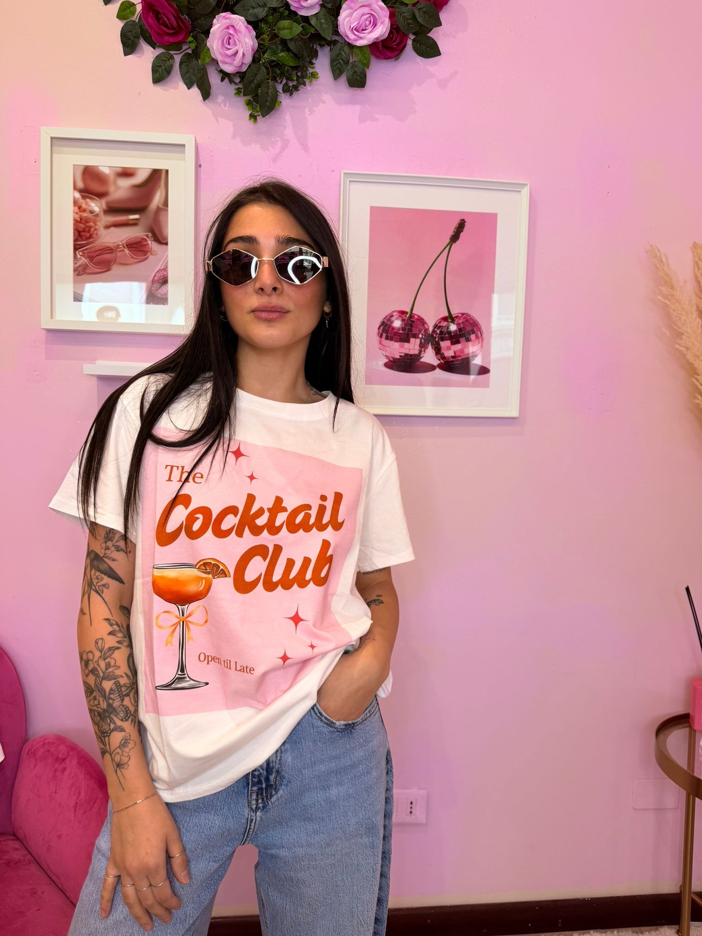 T-shirt cocktail club