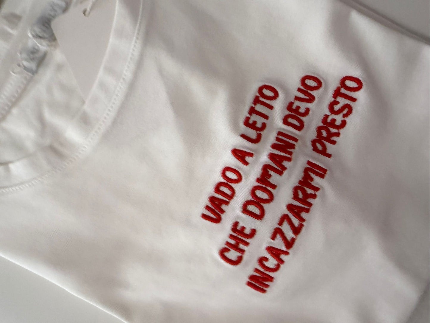 T-shirt vado a letto che domani devo incazzarmi presto