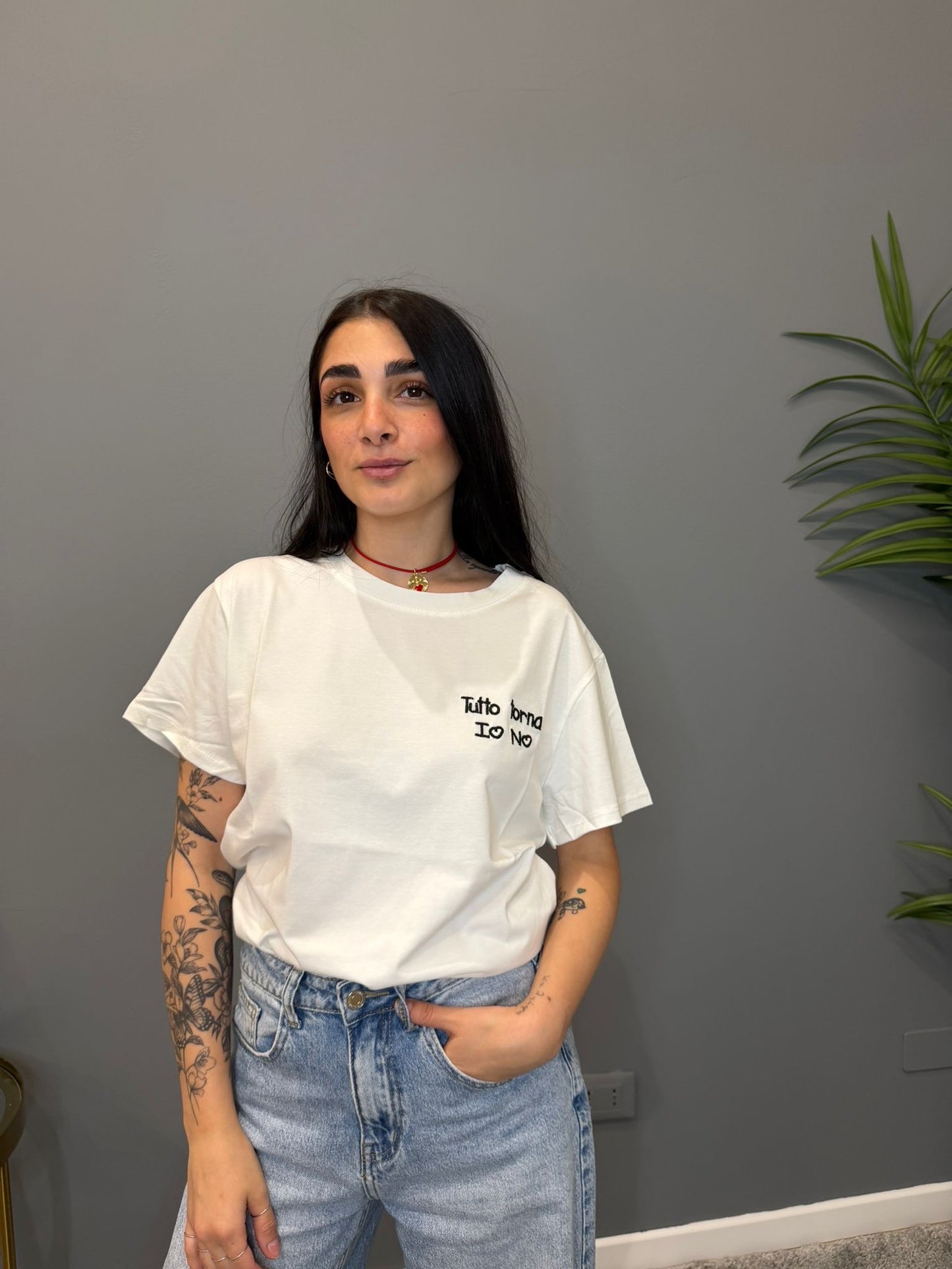 T-shirt scritta marrone